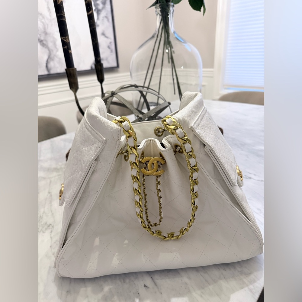 CC White Quilted Drawstring Shoulder Bag with Gold Chain
